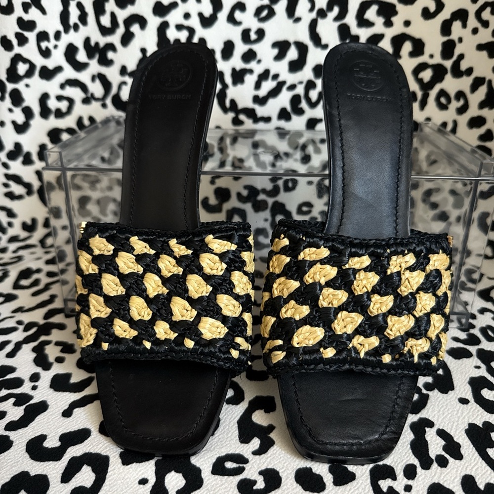TORY BURCH RAFFIA CROCHET 🧶 
KITTEN HEEL SLIDES